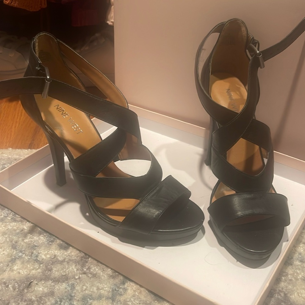 Nine Weat black strap heel size 7M